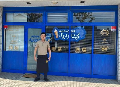 平日午前中の新潟鳥屋野線で渋滞してる車中より注目を浴びながら撮った写真です。